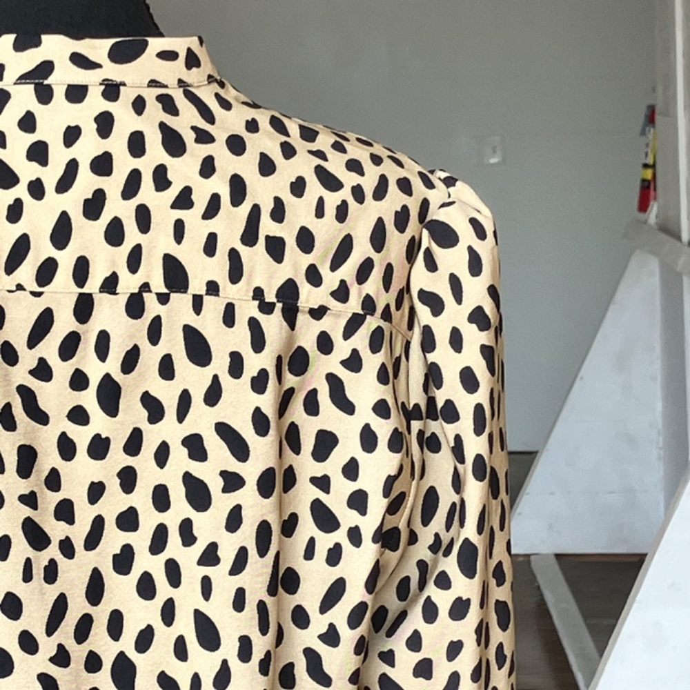 Doris UNTUCKit spotted animal print shirt - Picture 5 of 14